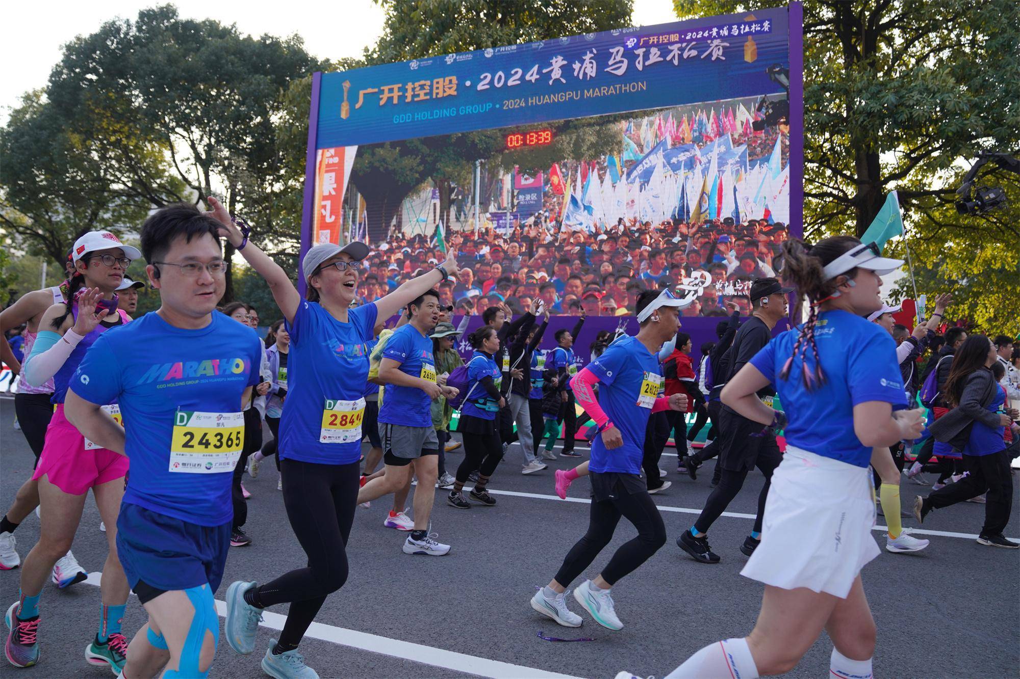 leyucom官网登录入口-马拉松激情开启，万名跑者奋勇争先的简单介绍