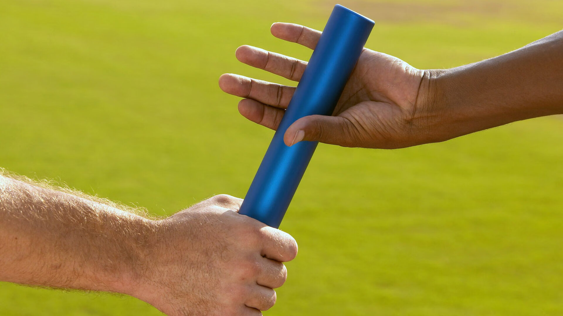 “中国足球职业联赛新纪元：多样化发展”，中国实行足球职业联赛