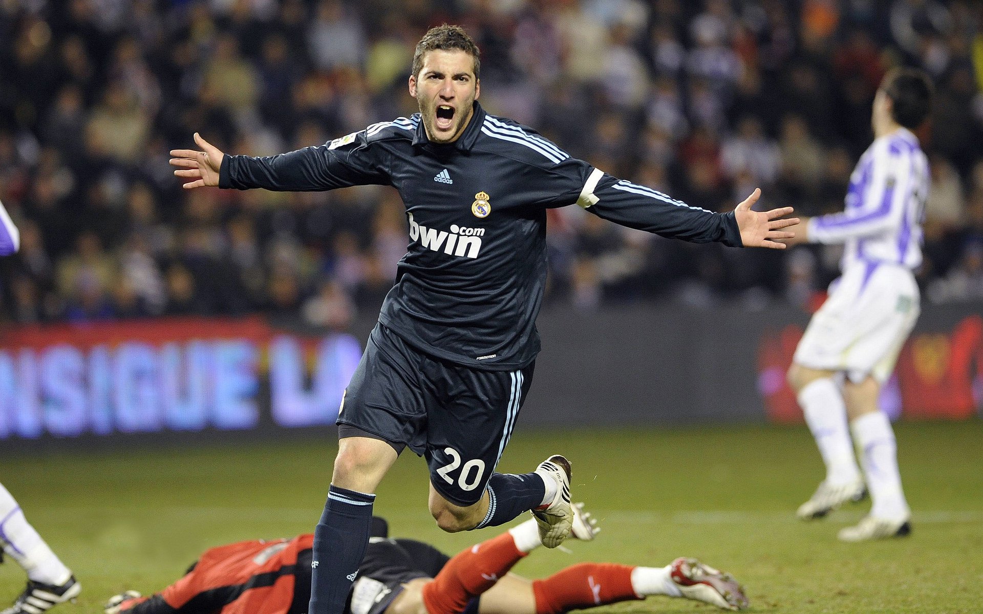 深圳新鹏城年轻球员闪耀全场,深圳鹏城足球队名单